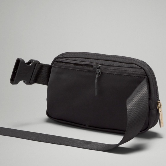Black/Gold Lululemon Everywhere Belt Bag with NEW Bag NWT - Picture 6 of 9